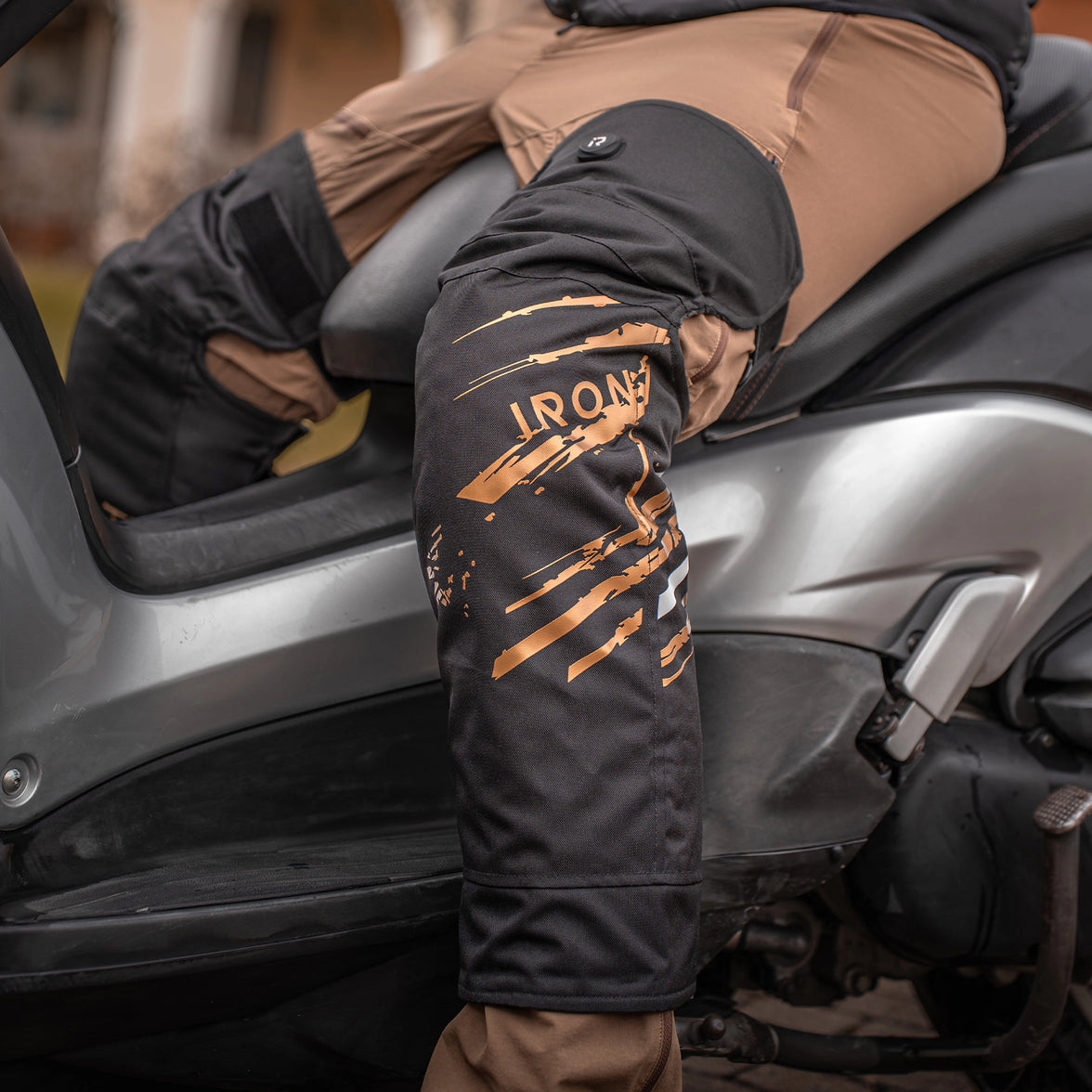 RIDEIRON 冬用 防風 防水 電熱 バイクニーパッド | MA9001 H